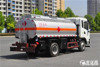 槽罐車與油罐車 從用途到結(jié)構(gòu)的關鍵差異解析