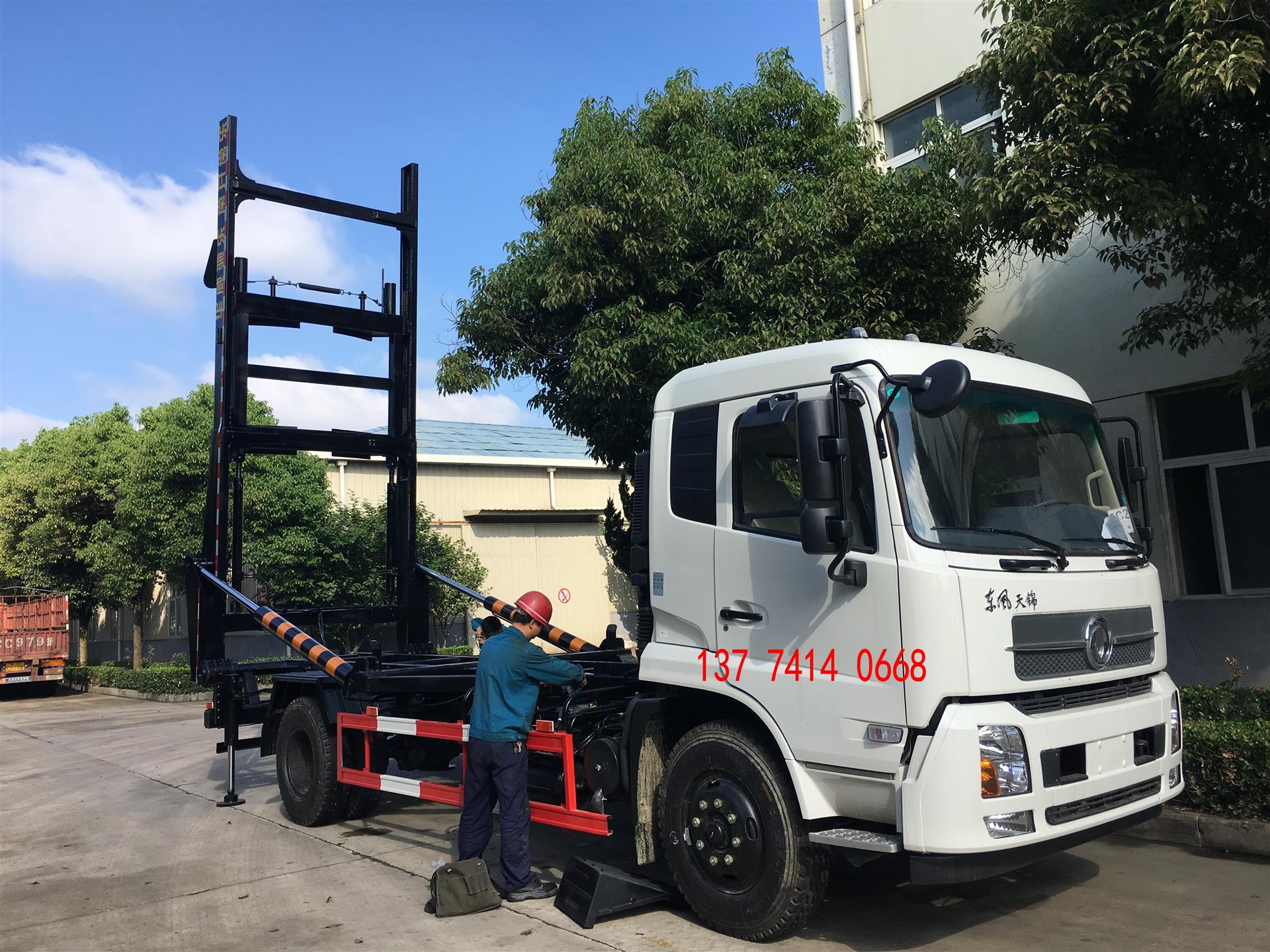 東風天錦背罐車現貨供應，水泥車專業解決方案，分期付款更便捷